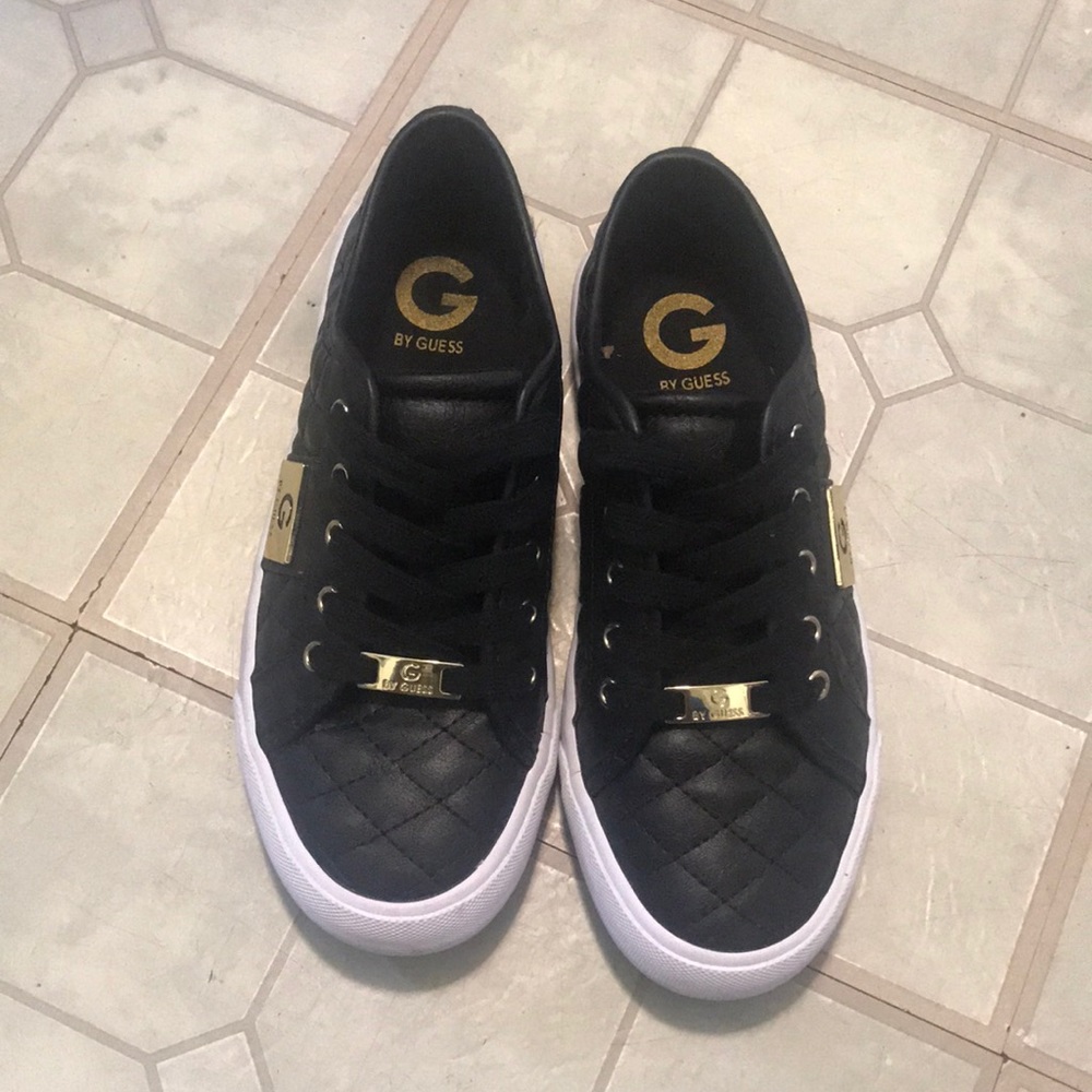 NWOT! Guess shoes size 6.5